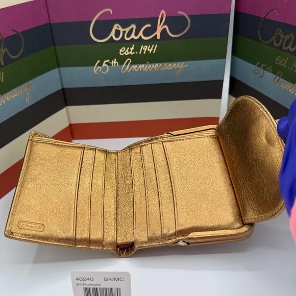 COACH LEGACY STRIPE FRAMED WALLET WITH KISSLOCK COIN - Picture 9 of 16